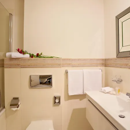 Elysee Hotel 4*