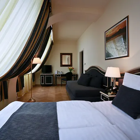 エリゼ ホテル 4*