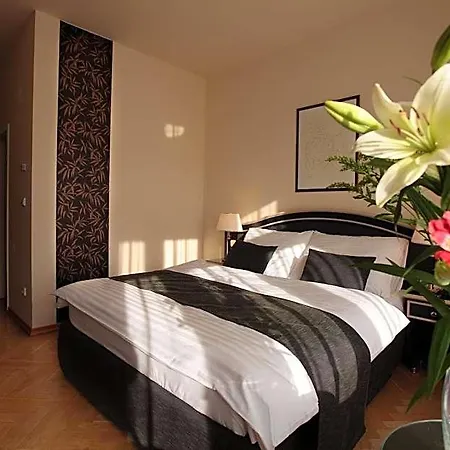 Elysee Hotel