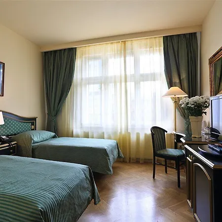 מלון Elysee 4*