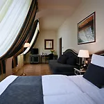Elysee Hotel 4*
