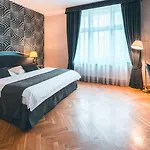 Elysee Hotel