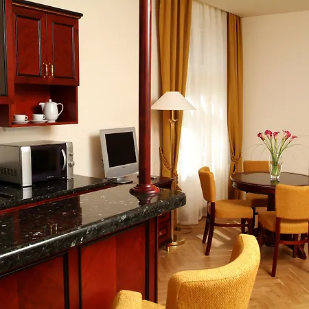 Elysee Hotel