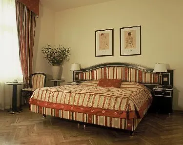 Elysee Hotel