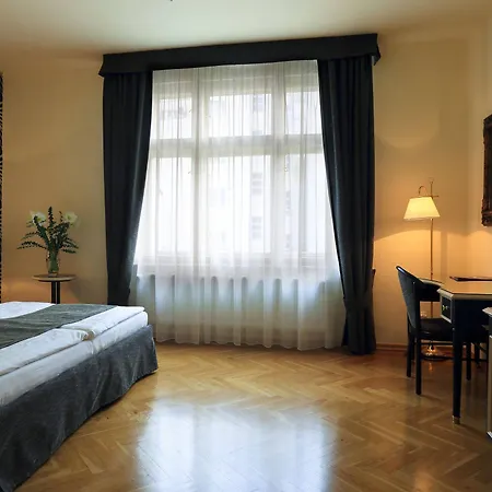 Elysee Hotel 4*