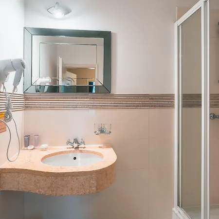 Отель Elysee 4*